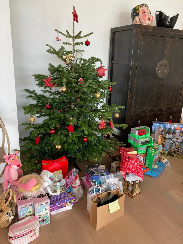 Action de Noël des 1ères et terminales Aumônerie CCFHK – Christian Action