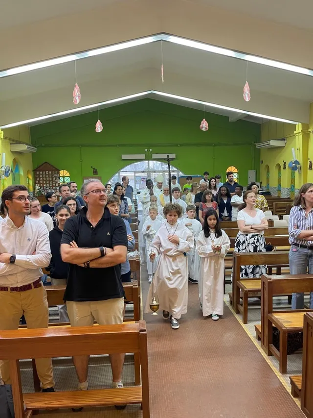 Dimanche 17 mai : Rencontre avec les jeunes de l’aumônerie et leurs parents :”Comment l’Esprit Saint est-il à l’œuvre dans nos familles ?”