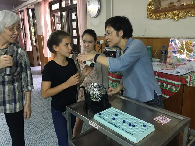 Les jeunes de 6è chez les Petites Soeurs des pauvres