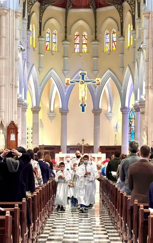 Le mot du Sacristain : Des “enfants de chœur” aux “servants d’autel”