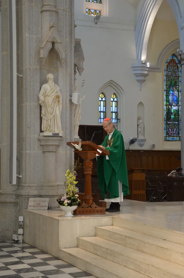 Messe à la cathédrale et voeux du père Rémy