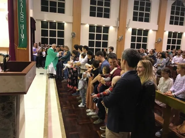 Présentation des enfants préparés au baptême