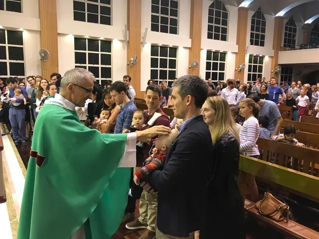 Présentation des enfants préparés au baptême